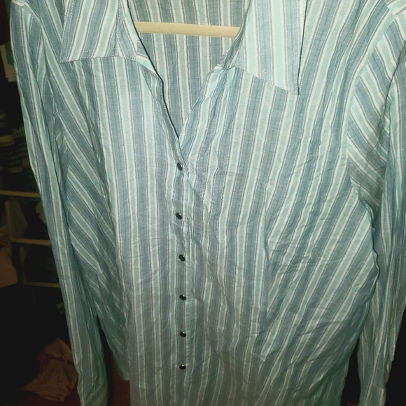 NWOT Denim Co blue button up with stripes - Picture 5 of 11